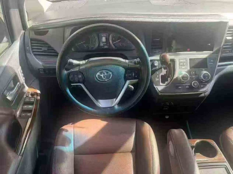 梧州16年丰田塞纳6