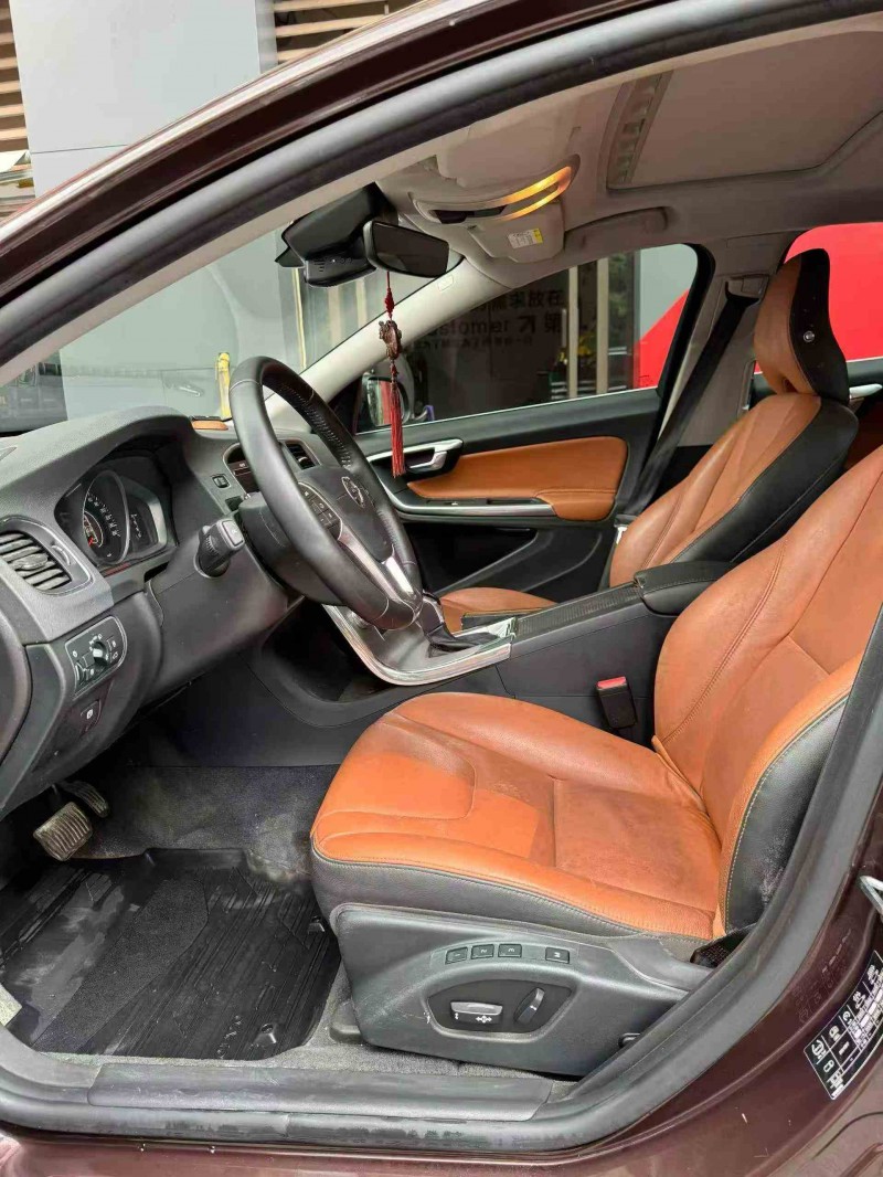 重庆19年沃尔沃S60L5