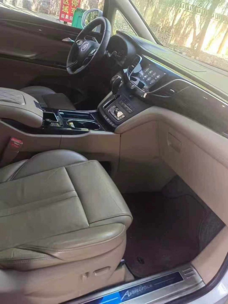 保定17年别克GL84