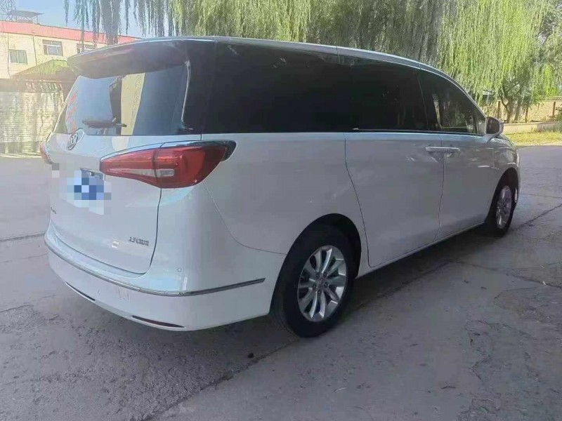 保定17年别克GL86