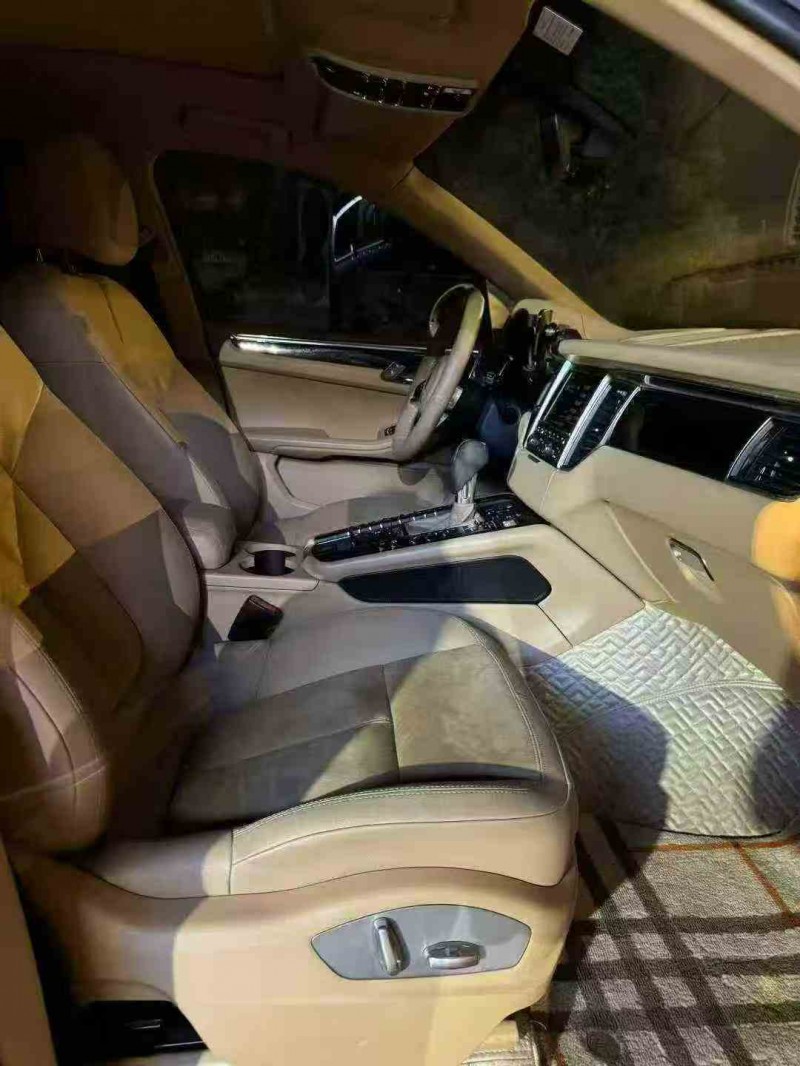重庆15年保时捷Macan7