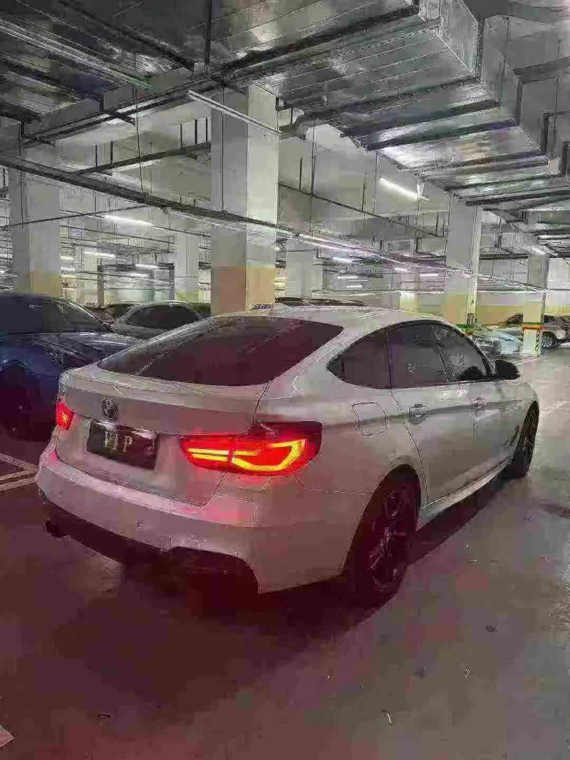 重庆21年宝马3系8