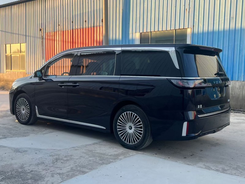 徐州25年岚图汽车梦想家5