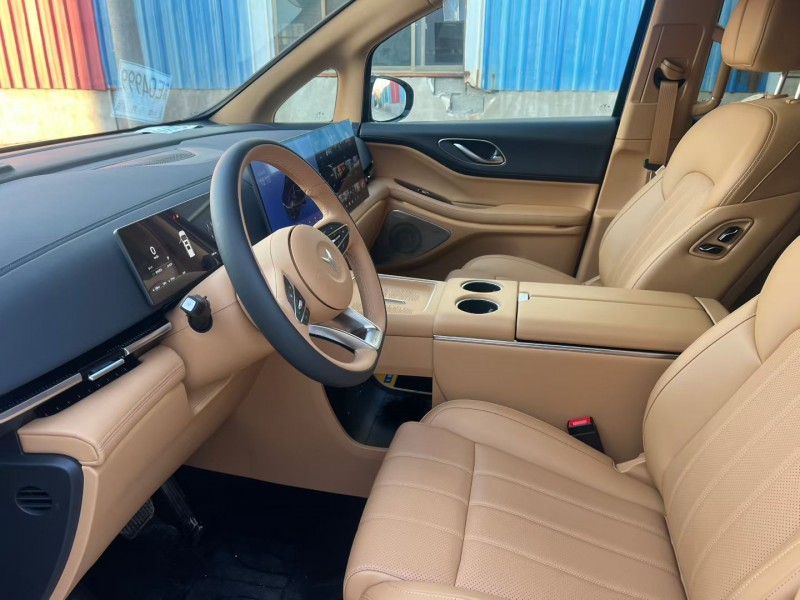 徐州25年岚图汽车梦想家6