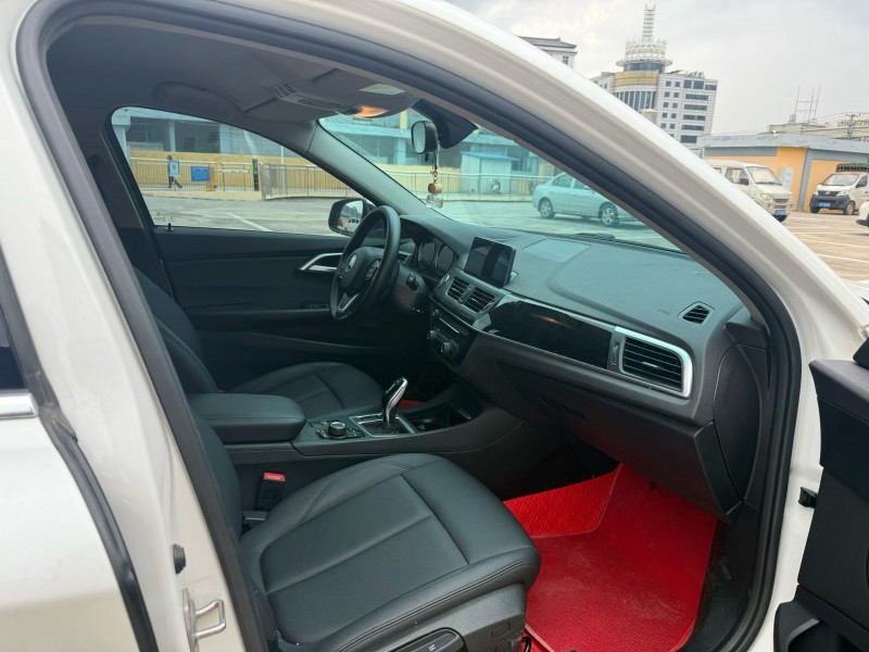 玉溪21年宝马1系7