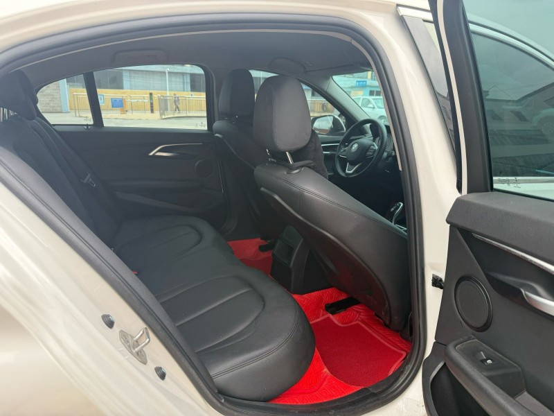 玉溪21年宝马1系8