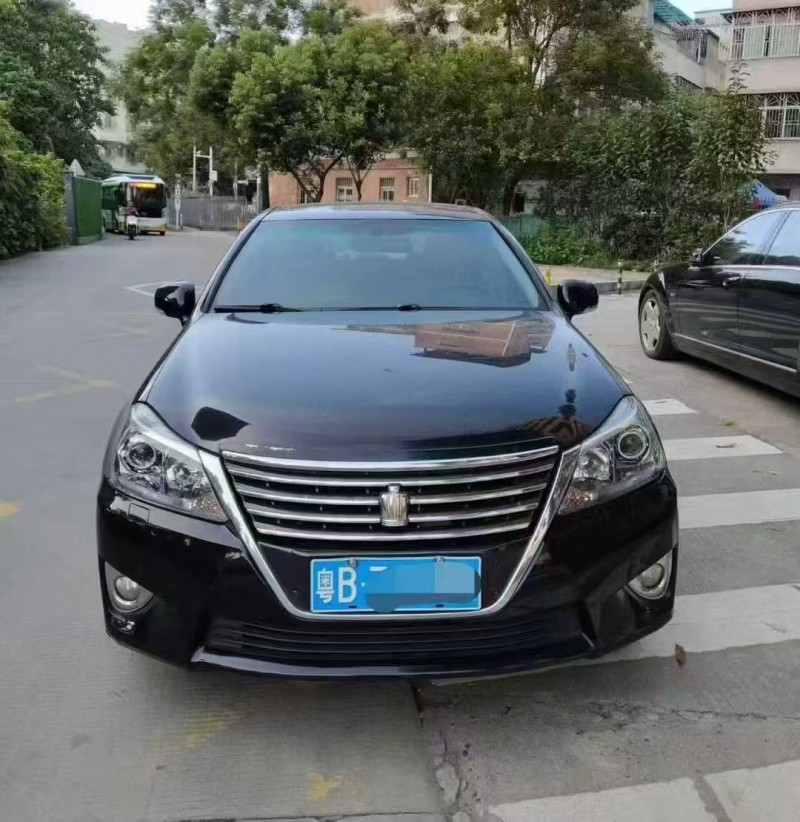 深圳13年丰田皇冠1