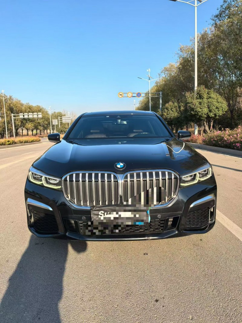 济宁21年宝马7系1