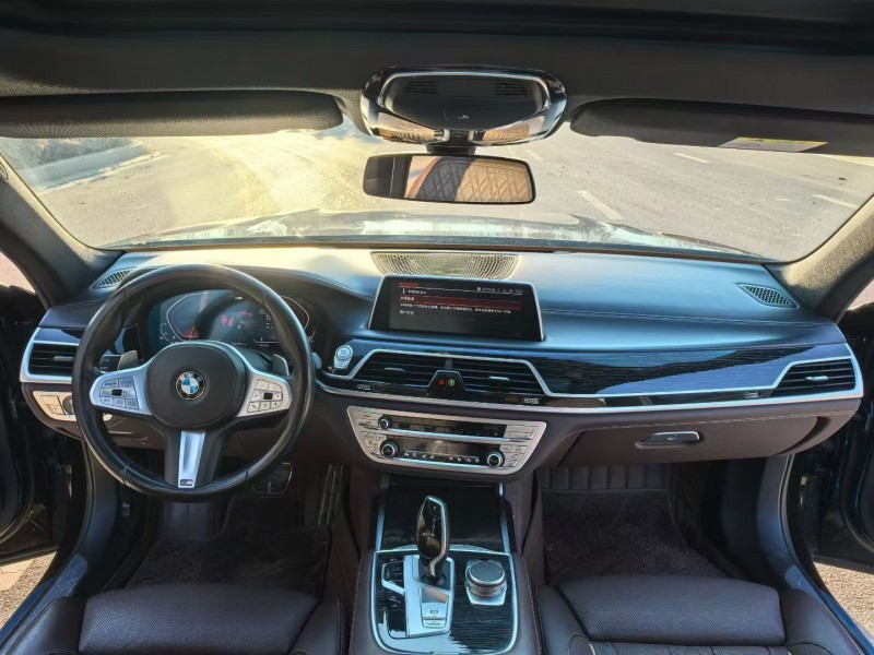 济宁21年宝马7系4