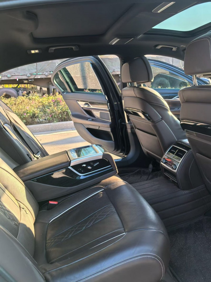 济宁21年宝马7系5