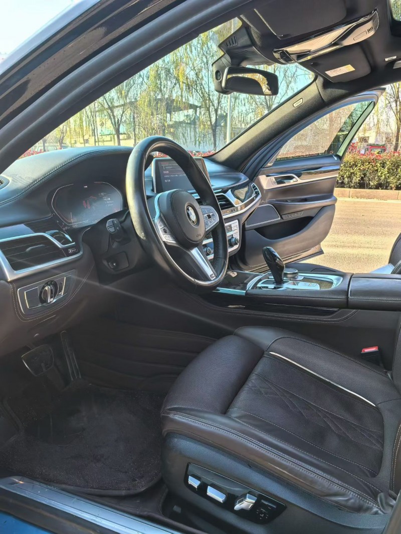 济宁21年宝马7系6