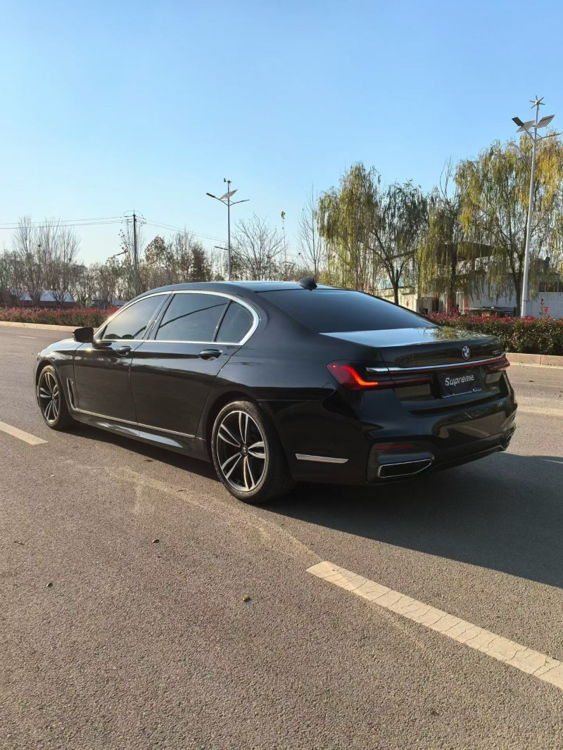 济宁21年宝马7系8