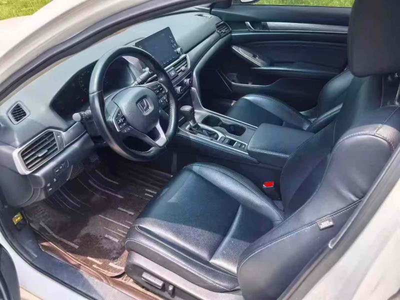 襄阳21年本田雅阁5