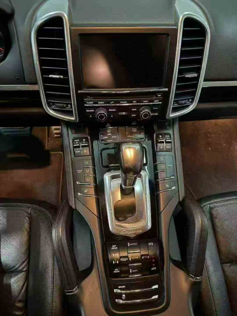 重庆13年保时捷卡宴6