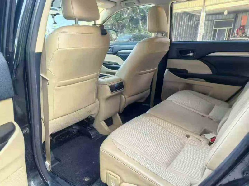 临沧18年丰田汉兰达3