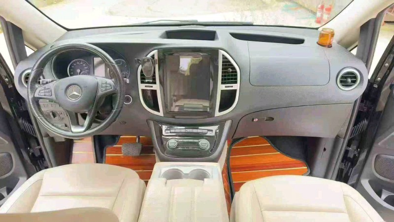 临沧21年奔驰威霆4