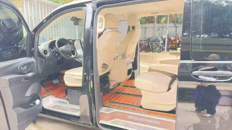 临沧21年奔驰威霆5