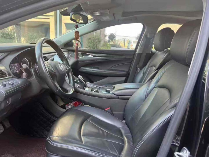 徐州20年别克君越4