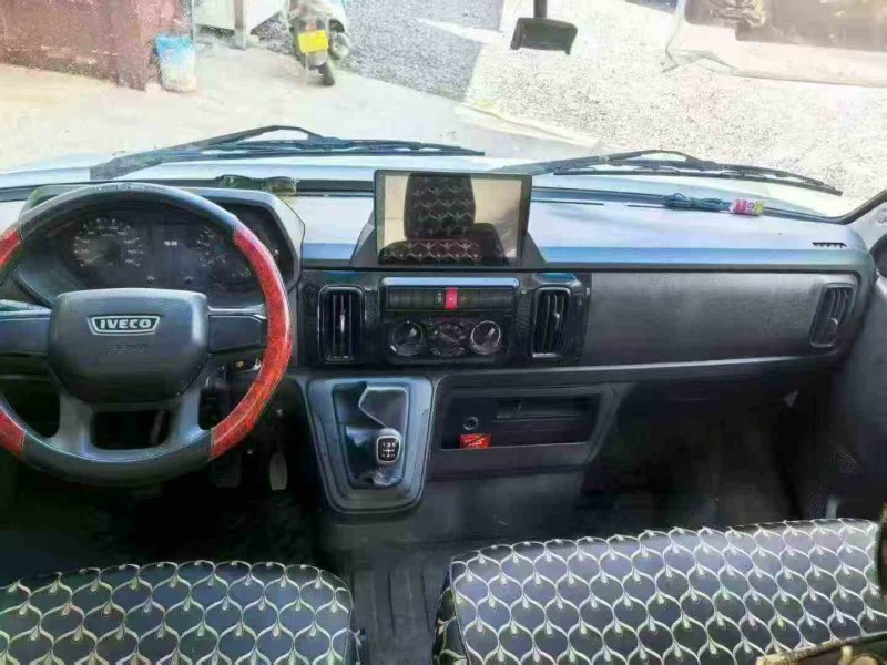 保山23年依维柯得意9