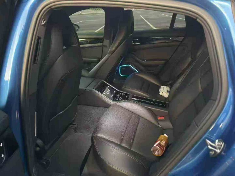 重庆19年保时捷帕拉梅拉5