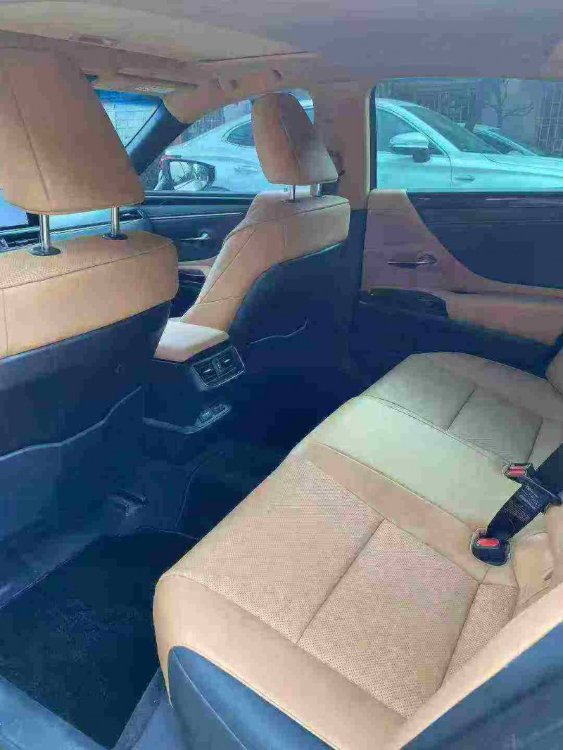 中山23年雷克萨斯ES6