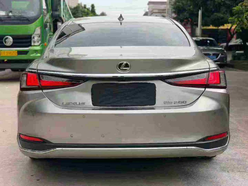 中山23年雷克萨斯ES9