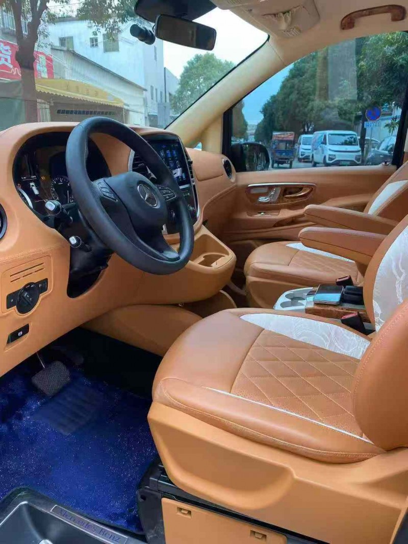 中山23年奔驰威霆3