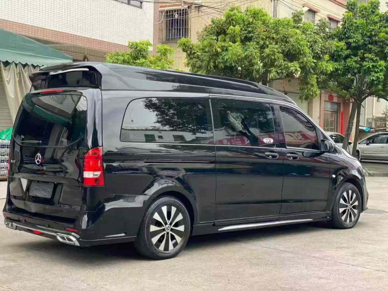 中山23年奔驰威霆8