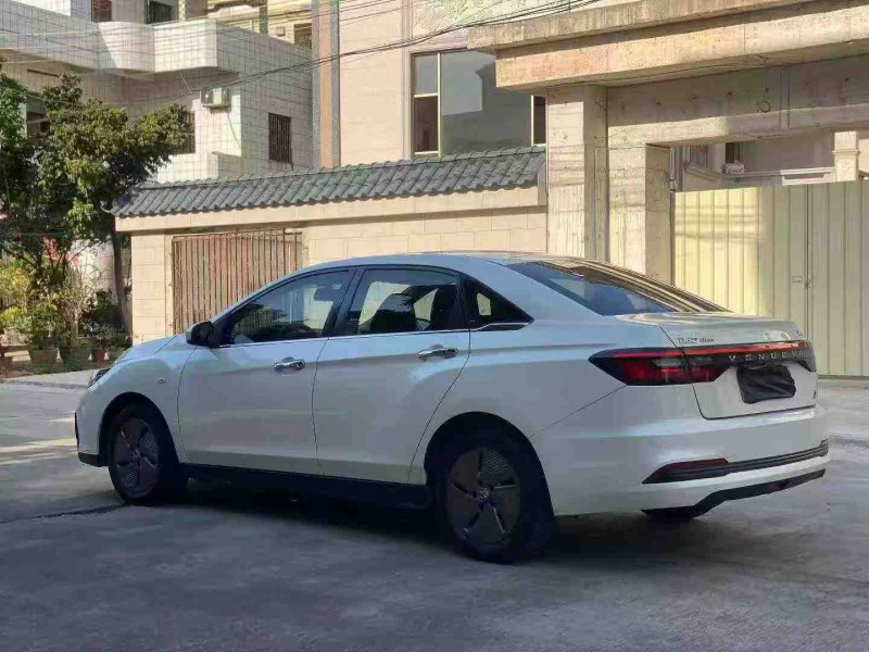 中山23年启辰D608