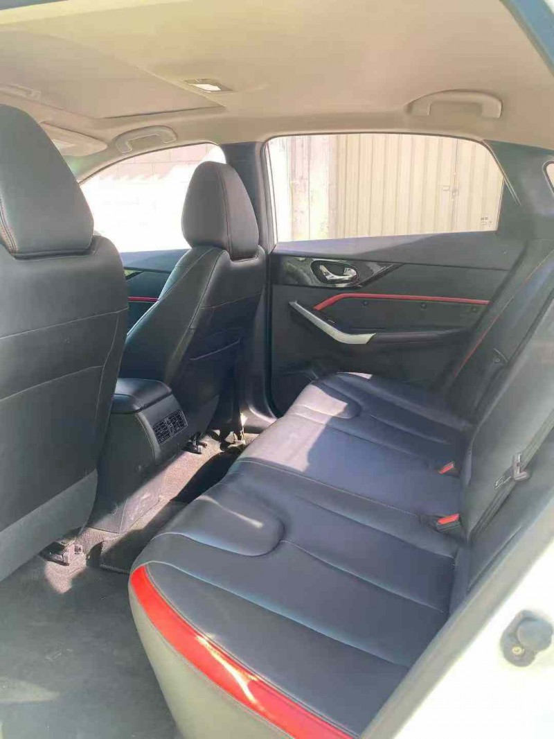 中山18年启辰D606