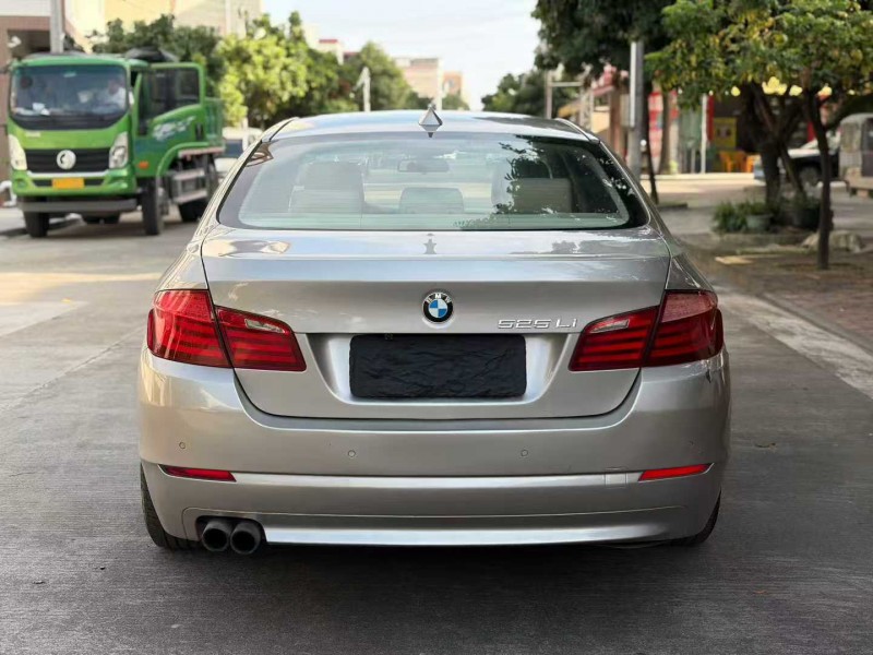 中山13年宝马5系9