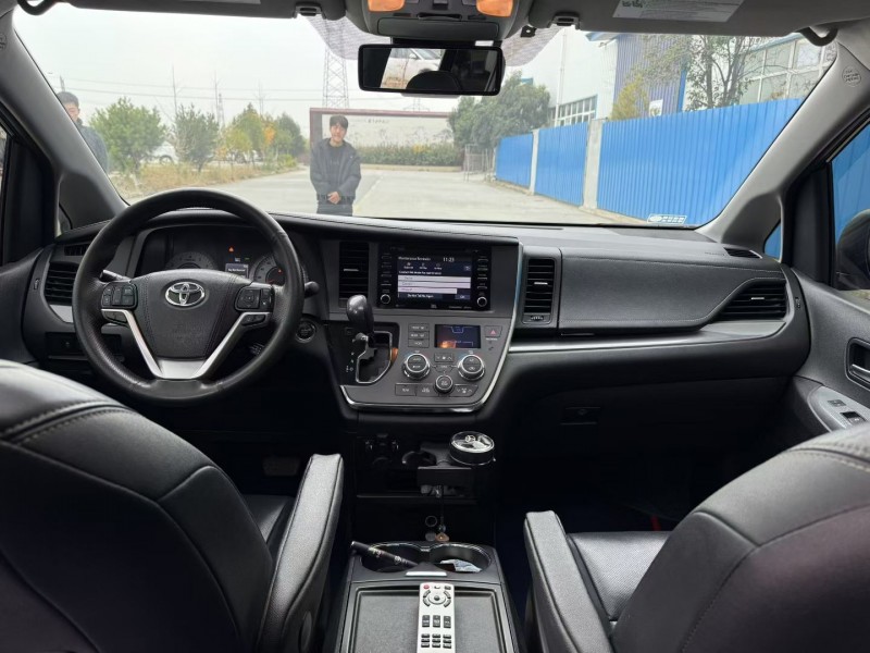 焦作19年丰田塞纳2