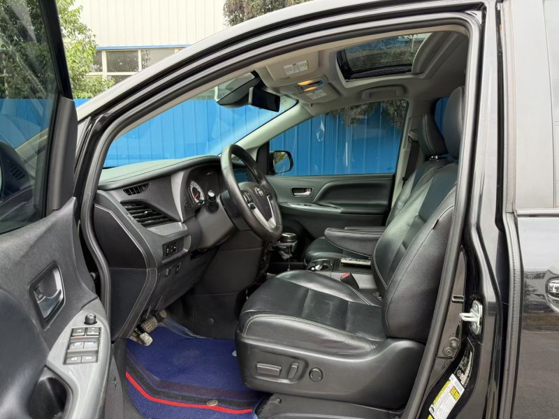 焦作19年丰田塞纳3