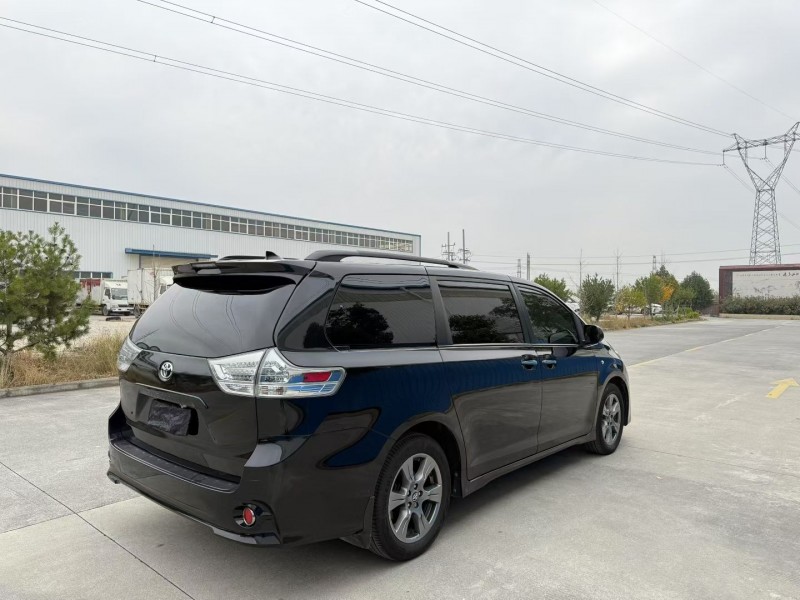 焦作19年丰田塞纳8