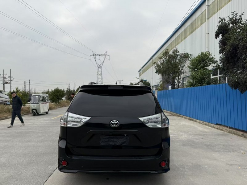 焦作19年丰田塞纳9