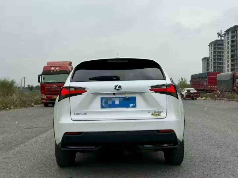 北海16年雷克萨斯NX7