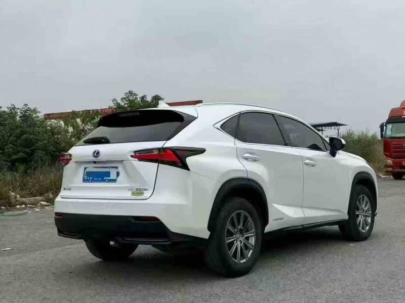 北海16年雷克萨斯NX8