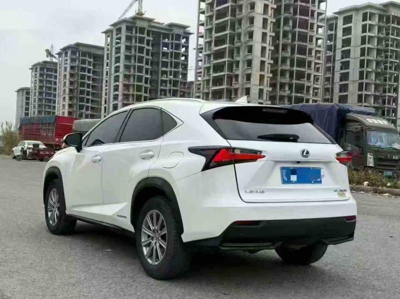 北海16年雷克萨斯NX9