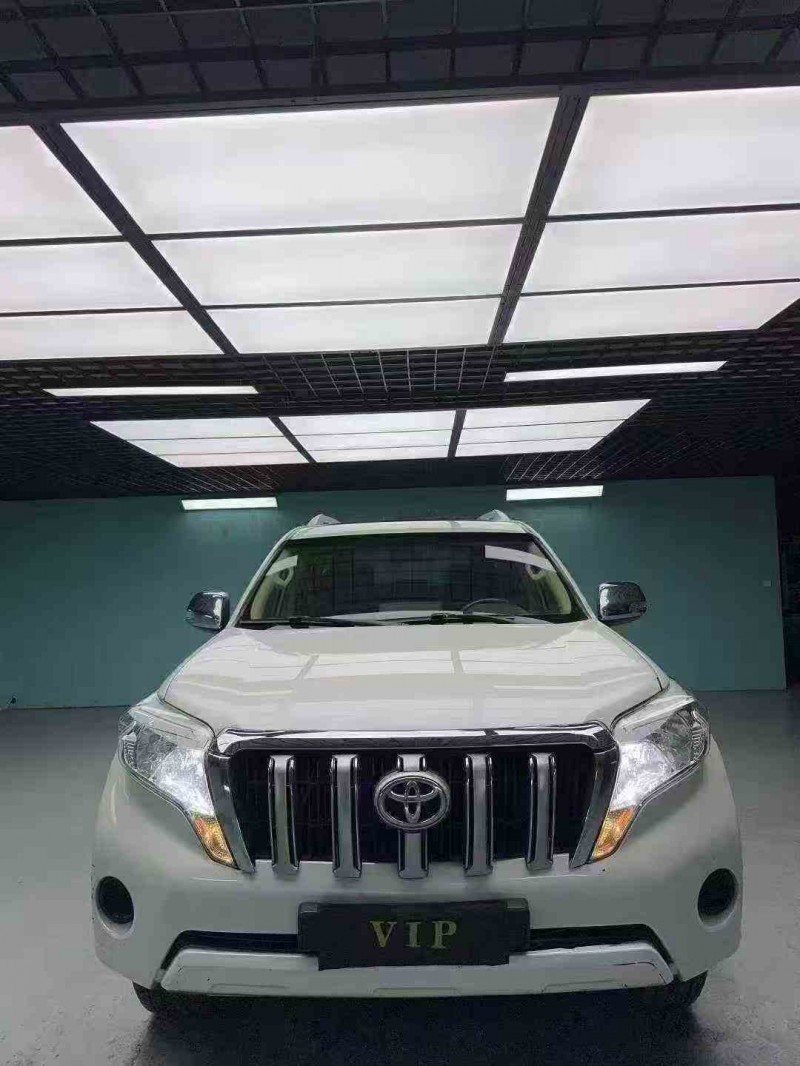 成都17年丰田普拉多1