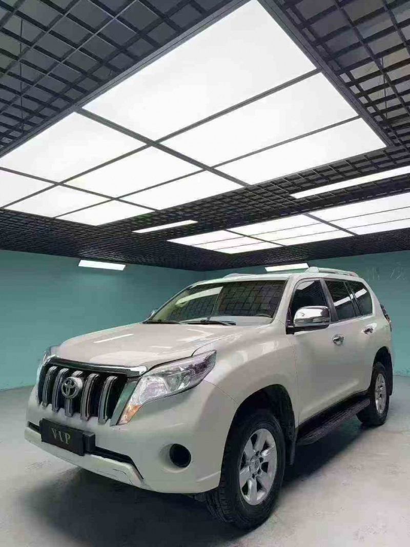 成都17年丰田普拉多2