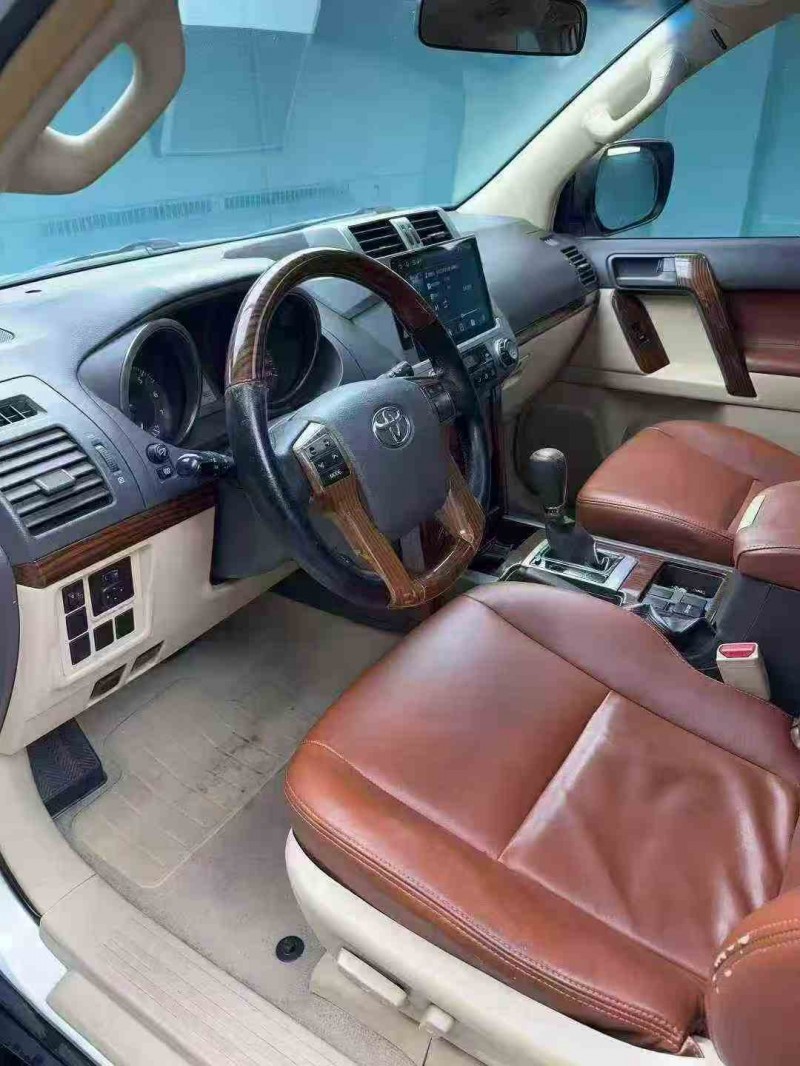 成都17年丰田普拉多4