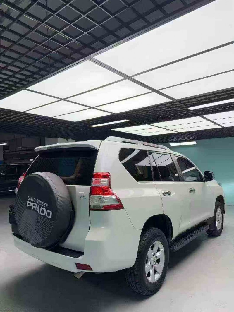 成都17年丰田普拉多8