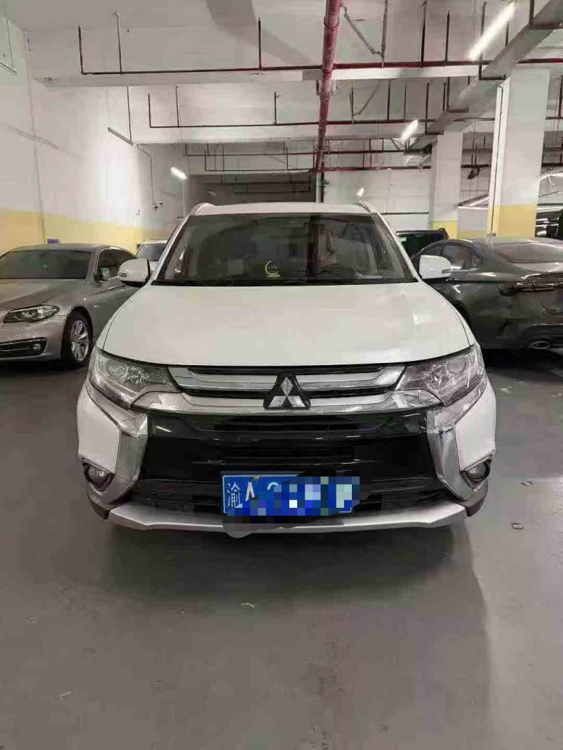 重庆18年三菱欧蓝德1