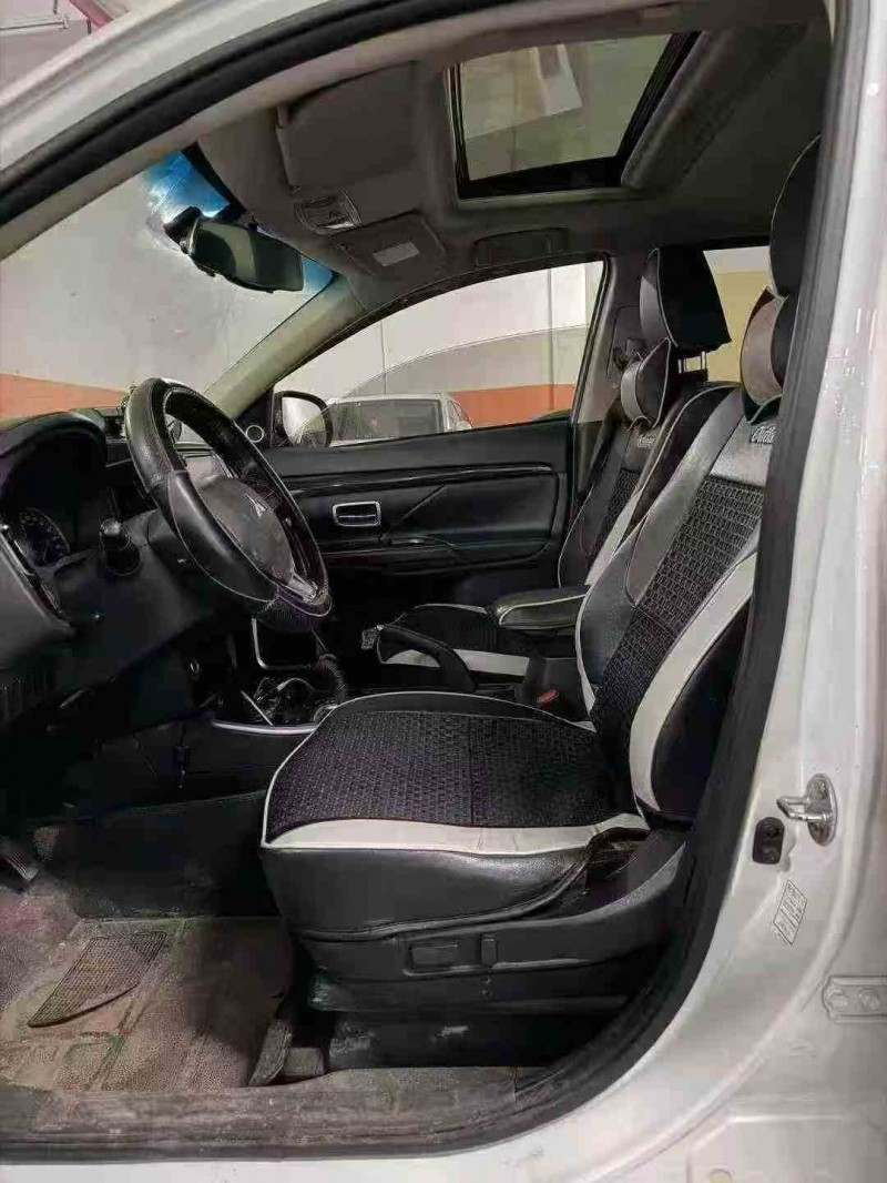 重庆18年三菱欧蓝德5