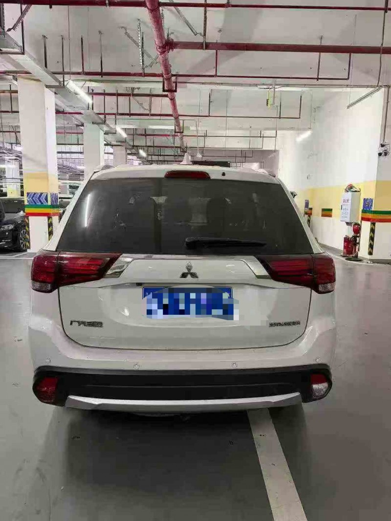 重庆18年三菱欧蓝德8