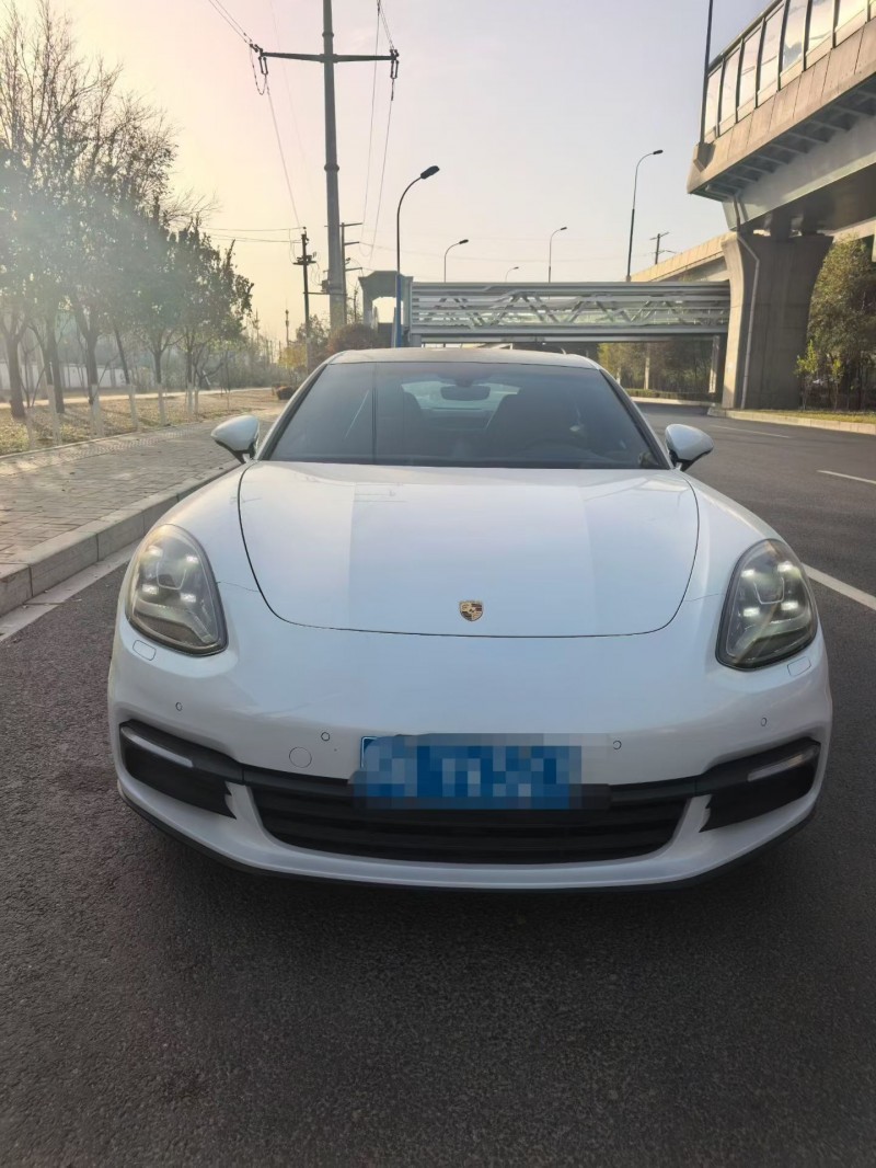 呼和浩特18年保时捷帕拉梅拉1