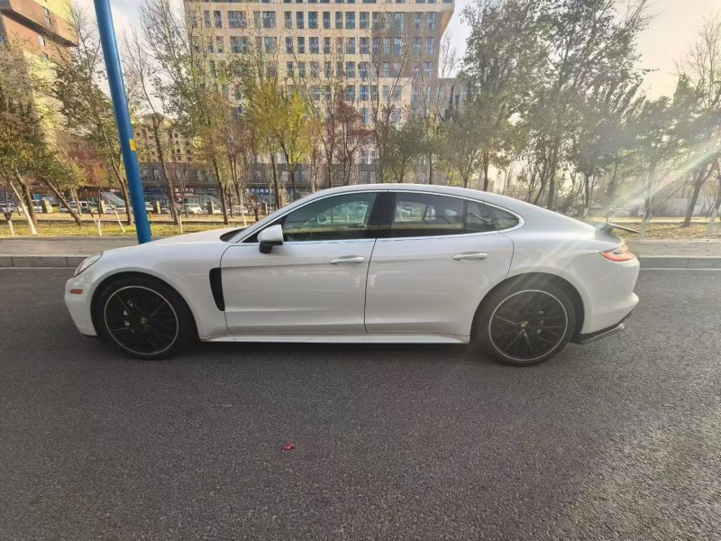 呼和浩特18年保时捷帕拉梅拉2