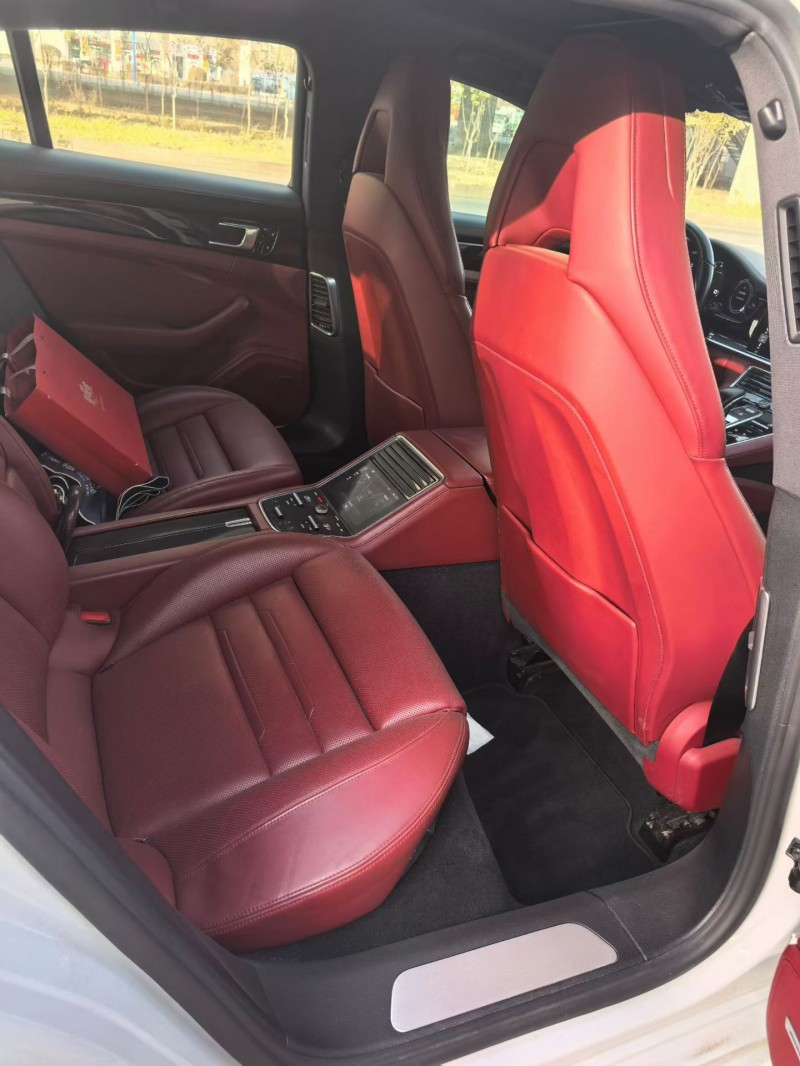 呼和浩特18年保时捷帕拉梅拉4