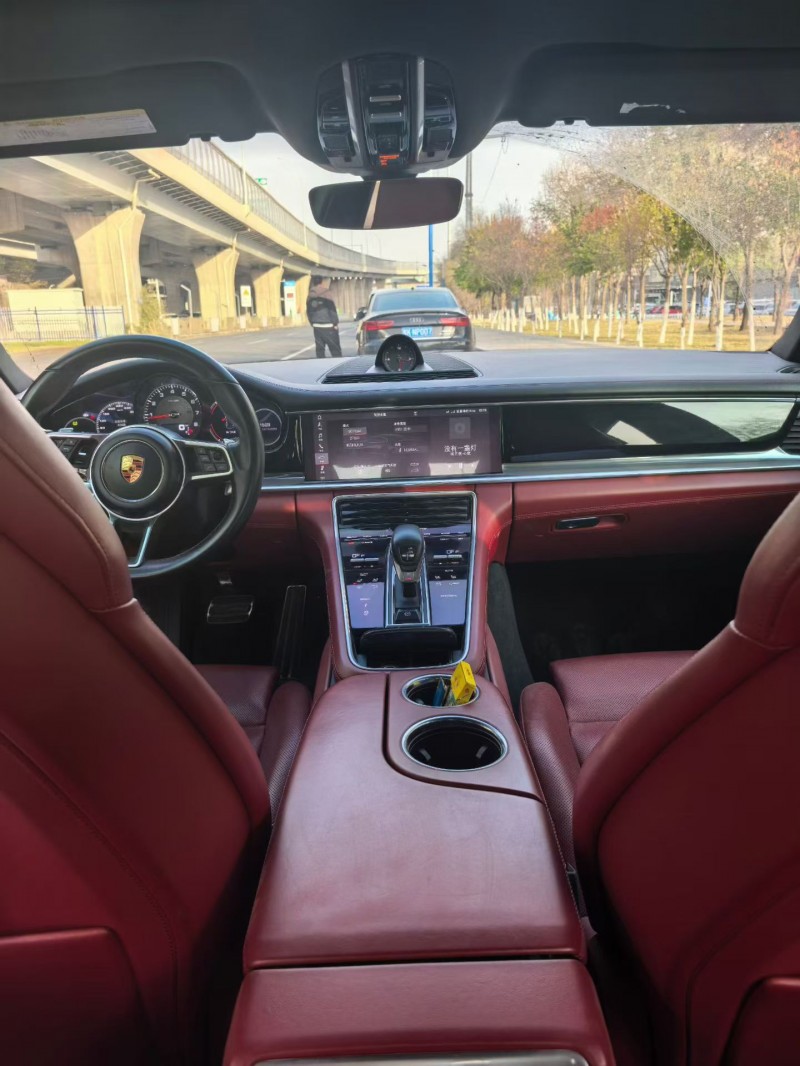 呼和浩特18年保时捷帕拉梅拉8