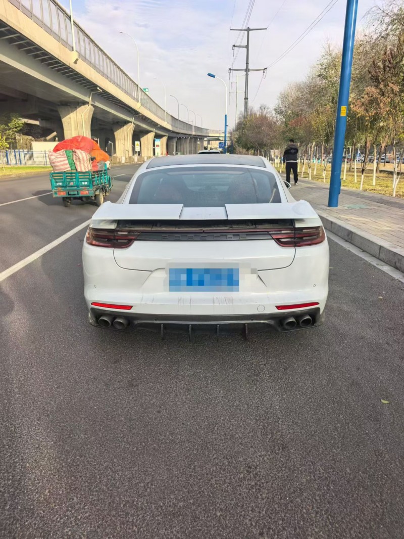 呼和浩特18年保时捷帕拉梅拉9